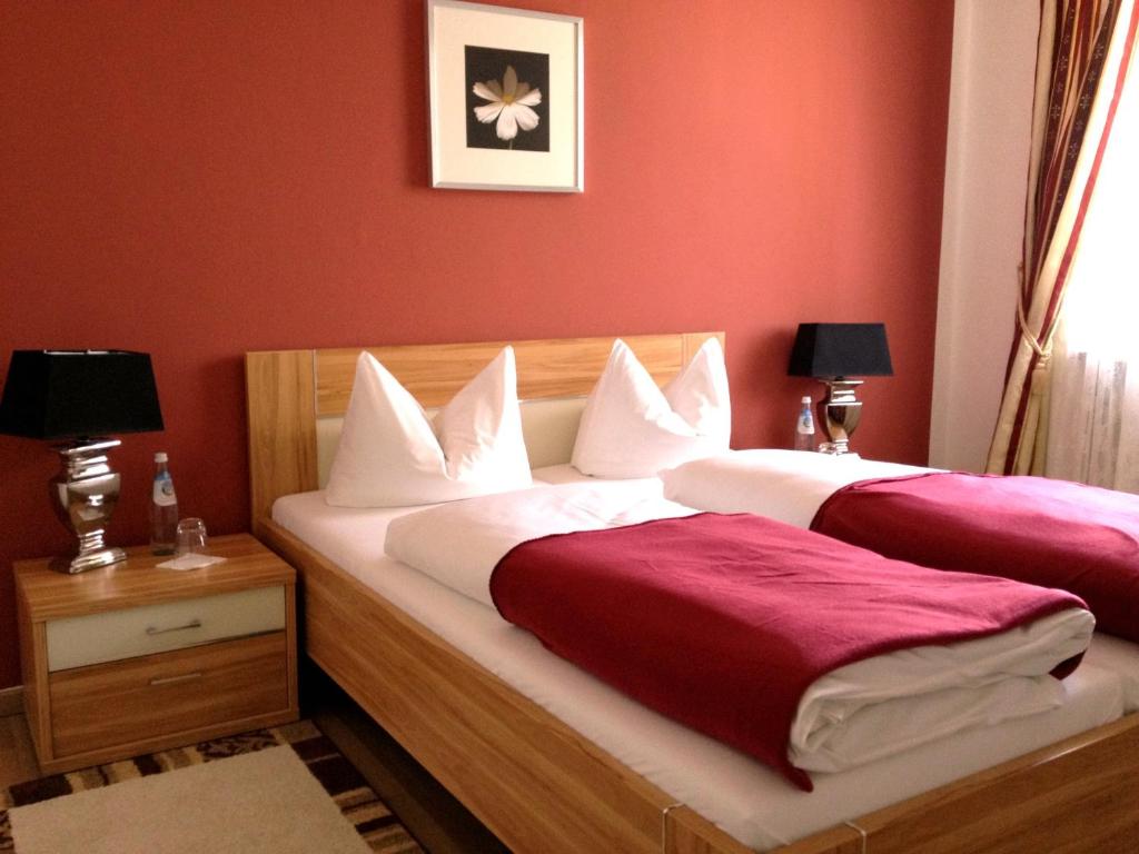 Postel nebo postele na pokoji v ubytování Hotel Schlee