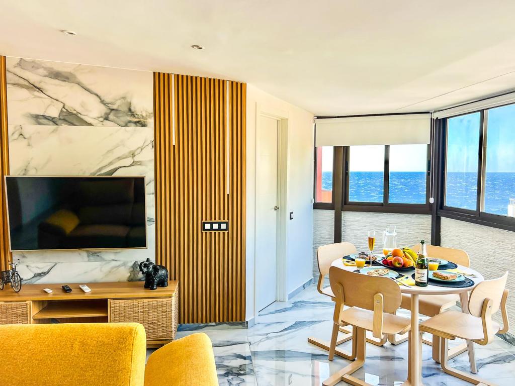 Et tv og/eller underholdning på Brisamar Beach Penthouse