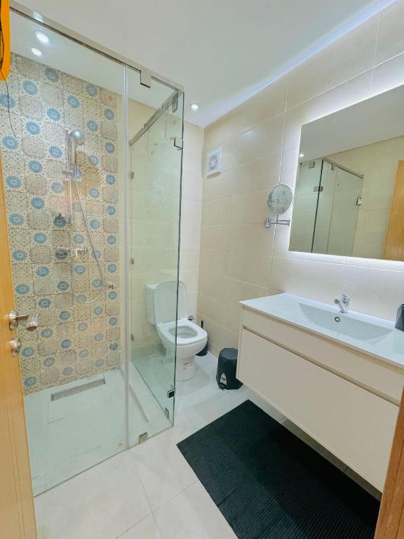 2BR 2BA wTerrace & Parking Majorelle Chic — photo 4