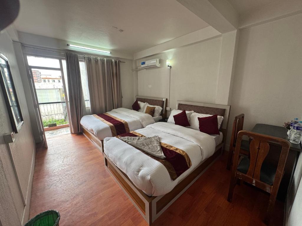 Om Tara Guest House Pvt Ltd - Camera Familiare Con Balcone