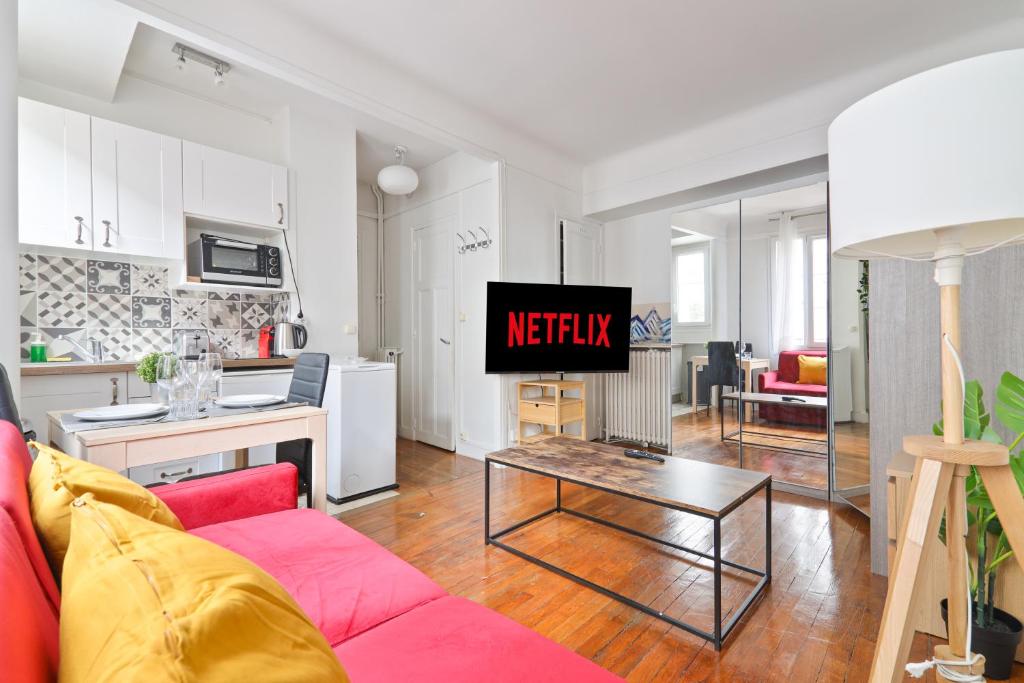 Heart of Paris Studio-2P Invalides Free Netflix