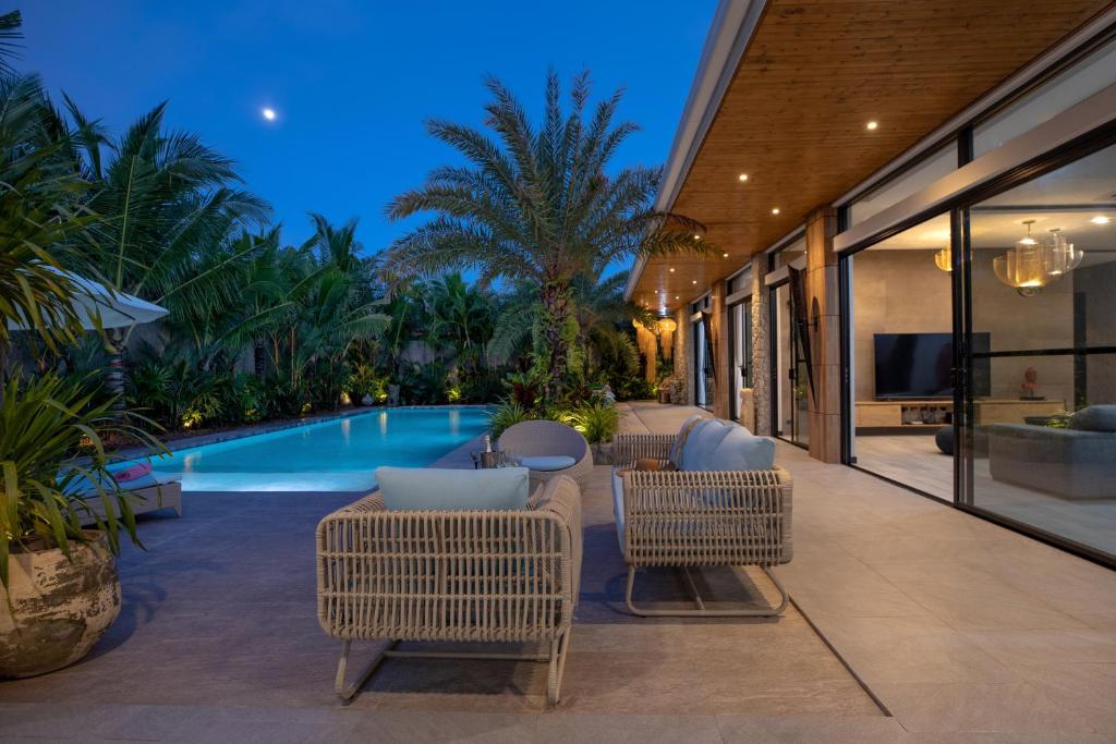 Sabine Villa - Large unique pool villa 4 bedrooms, Rawai Beach (updated ...