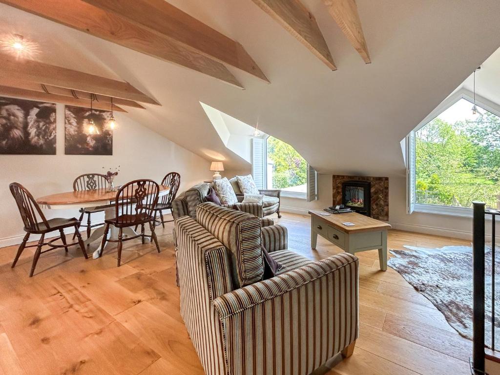 Χώρος καθιστικού στο 2 Bed in Beverley 88422