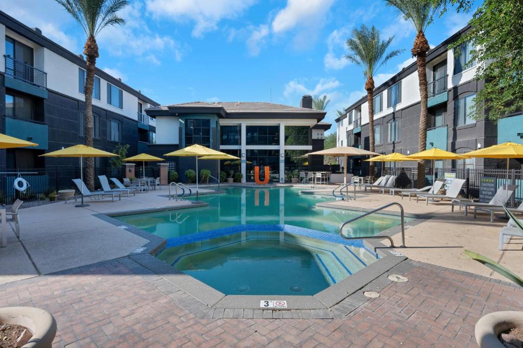 Πισίνα στο ή κοντά στο Central Relaxing 1BR Phoenix Retreat near Airport apts