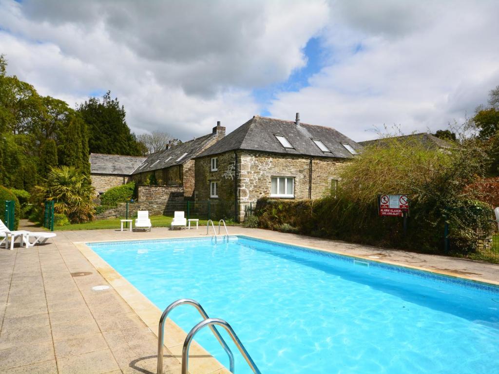 Bazén v ubytování 3 Bed in Looe 47663 nebo v jeho okolí