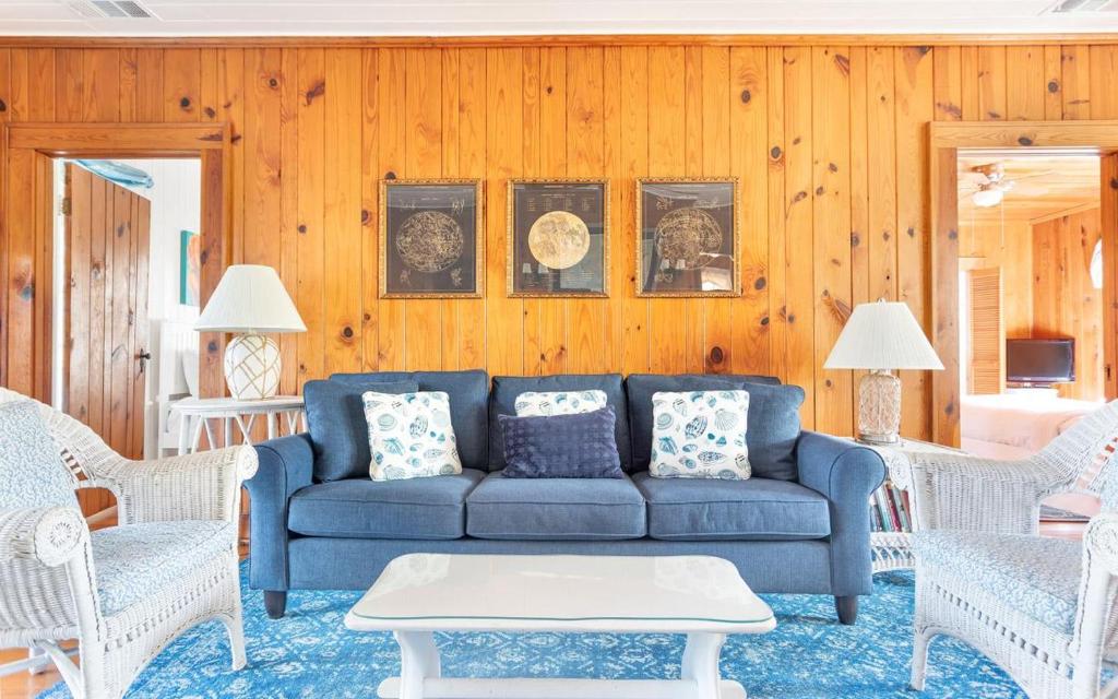 Istumisnurk majutusasutuses Wicker Cottage by Tybee Cottages