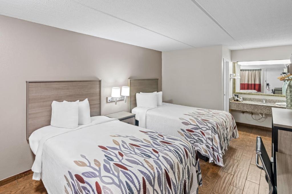 Red Roof Inn Jackson Downtown - Fairgrounds - Deluxe Room With Two Double Beds Non-Smoking