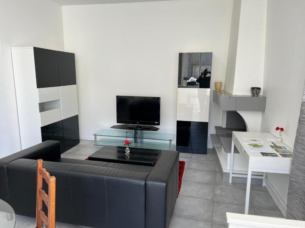 Μια τηλεόραση ή/και κέντρο ψυχαγωγίας στο Studio 40M2 en plein cœur de saint Estèphe