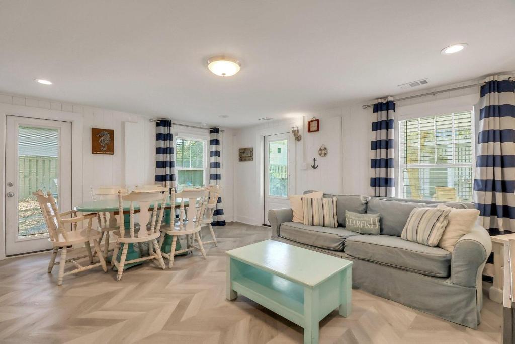 Istumisnurk majutusasutuses Wish Upon a Lil' Starfish by Tybee Cottages