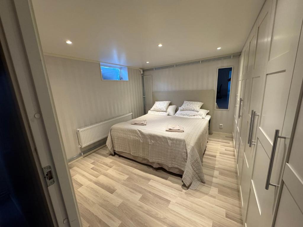 a small bedroom with a bed and a window at Fredholmens Apartment in Gothenburg