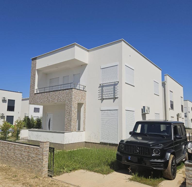 Το κτήριο όπου στεγάζεται  η παραθεριστική κατοικία