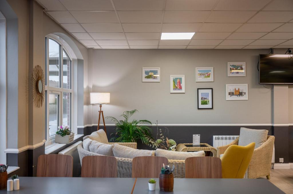 Stableside Hotel at York Racecourse - Resim 23