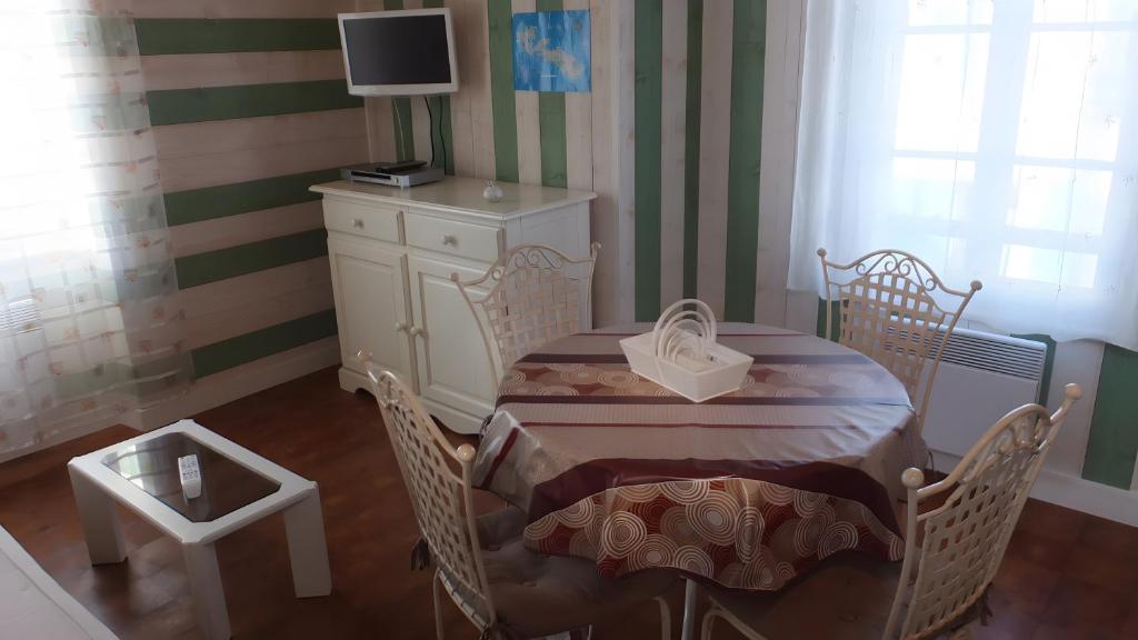 TV a/nebo společenská místnost v ubytování Appartement Ars-en-Ré Heraudeau