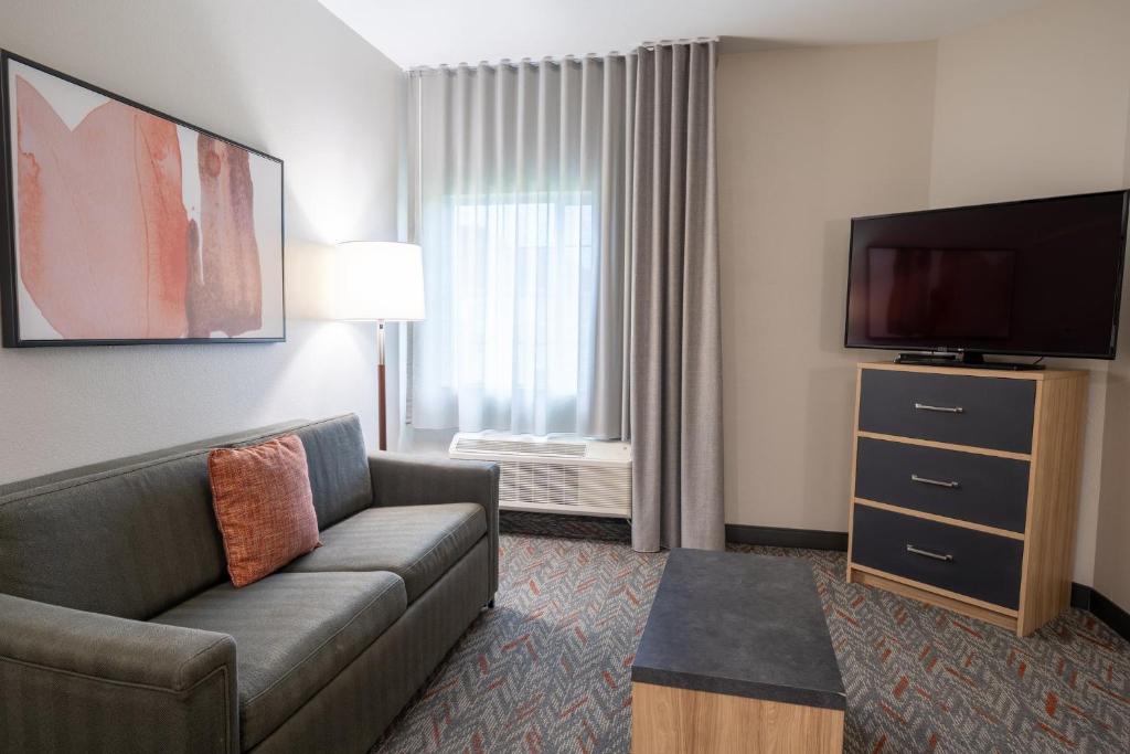 Candlewood Suites Deer Park by IHG photo