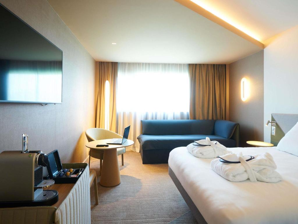 
Executive Family Room - 1 double bed and 1 double sofa bed
