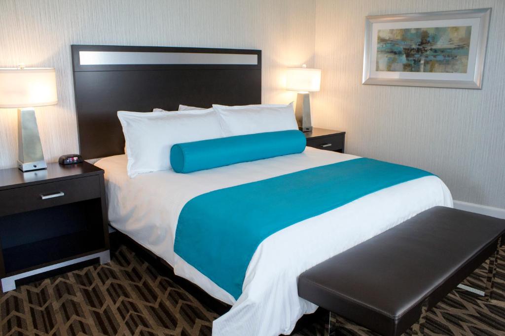 a large bed in a hotel room with two lamps at Gold Country Casino Resort in Oroville