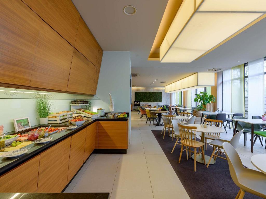 Novotel Nürnberg am Messezentrum - Resim 4