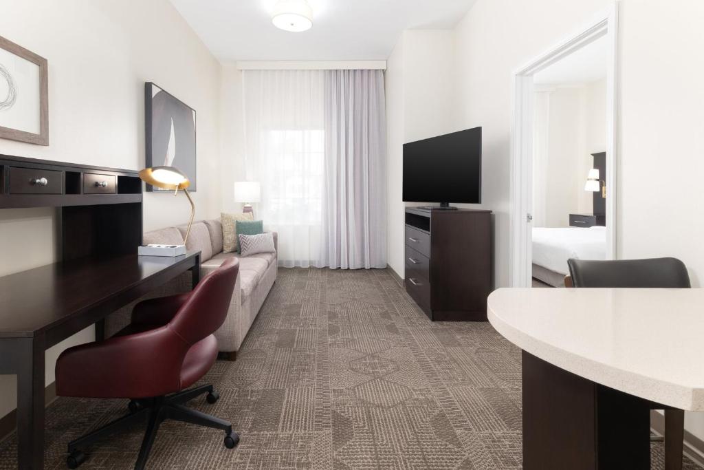 Staybridge Suites Denver - Central Park by IHG - Hearing Accessible King Suite - Non-Smoking