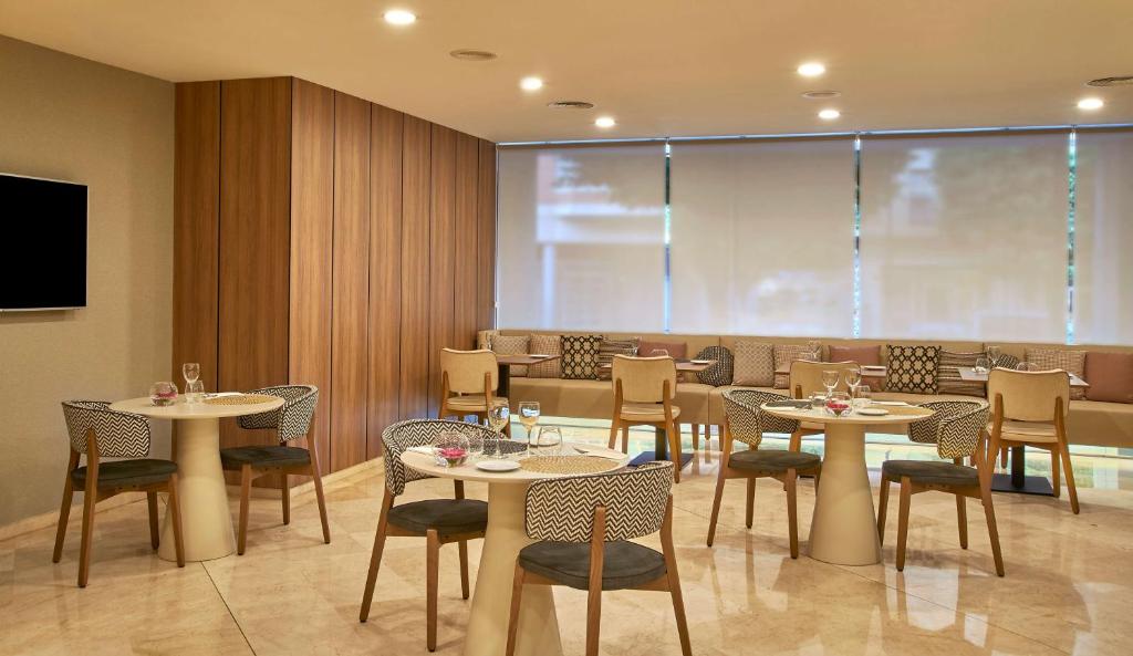 NH Ciudad de Valencia - Resim 14