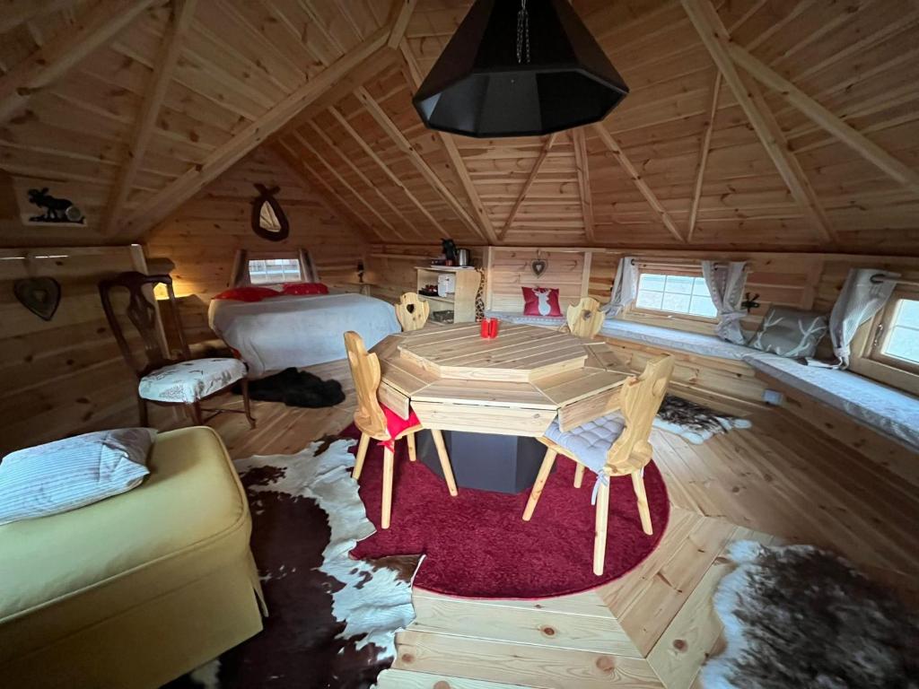 KOTA bien être jaccuzzi , sauna , piscine chauffée , soins bien être