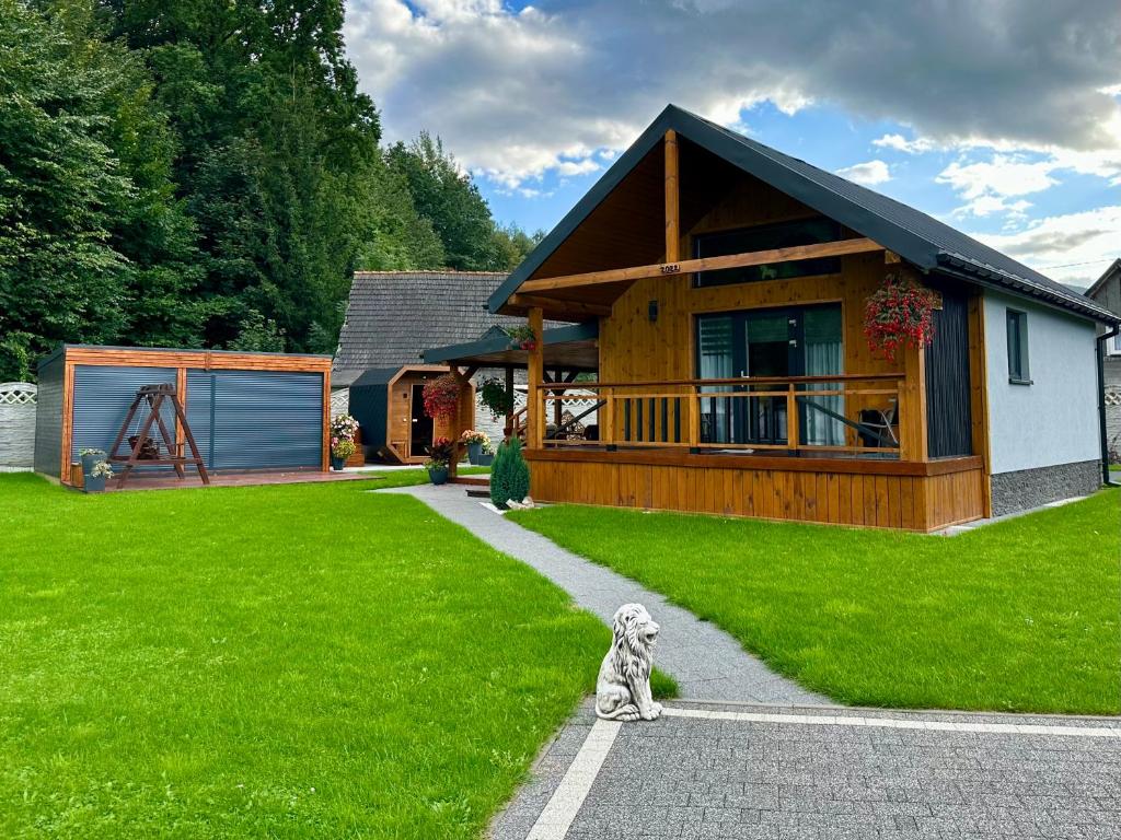 El edificio en el que está la casa de vacaciones