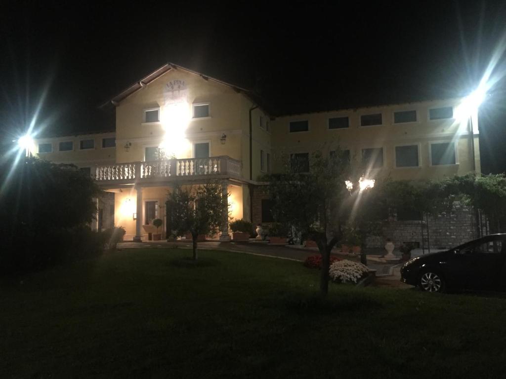 Budynek, w którym mieści się hotel