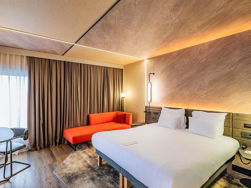 
Superior Single Room with One Queen Bed
