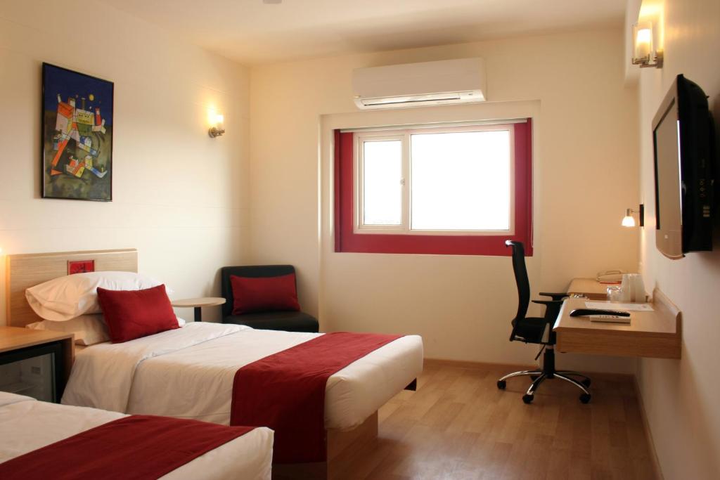 Postel nebo postele na pokoji v ubytování Red Fox by Lemon Tree Hotels, Jaipur