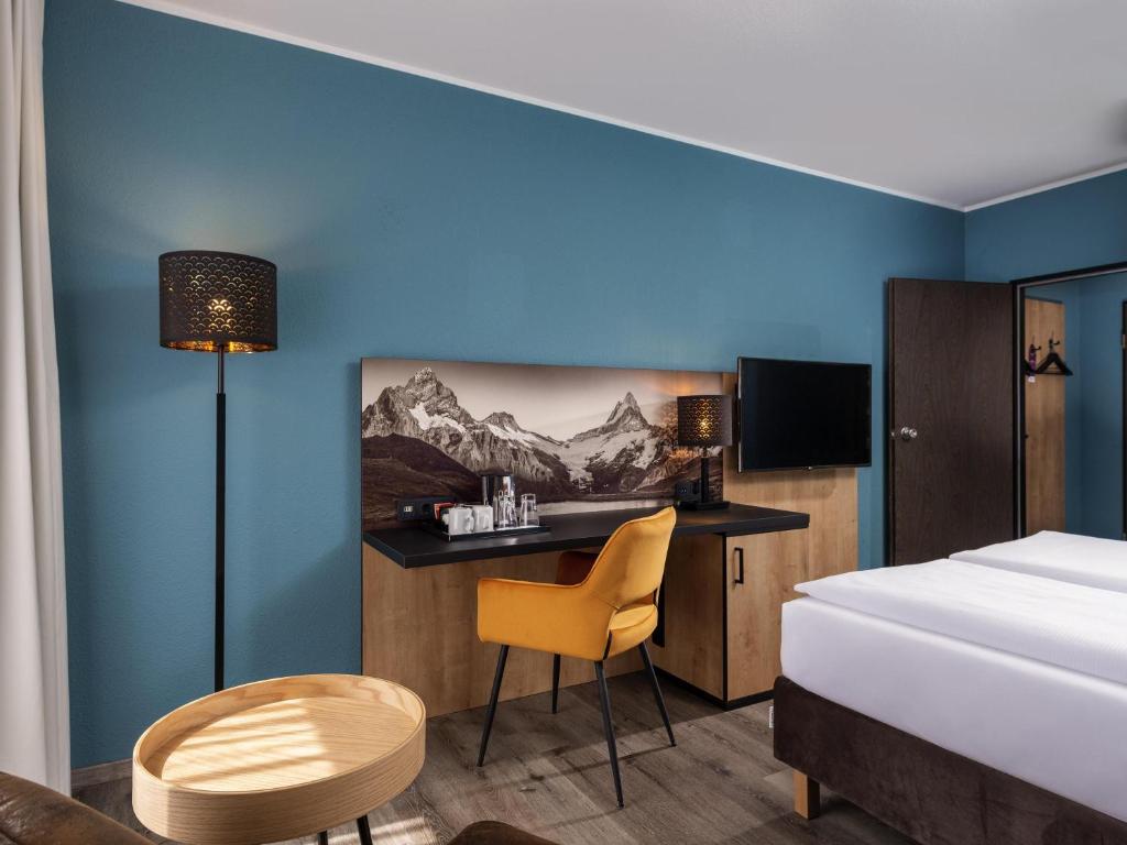 
Business Room - Courtyard Side
