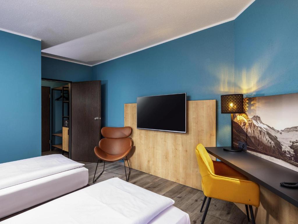 
Standard Two Single Bed
