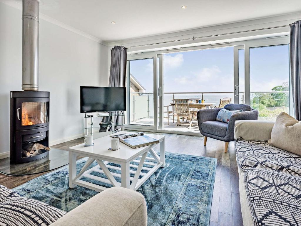Χώρος καθιστικού στο 4 Bed in Seaview 87155