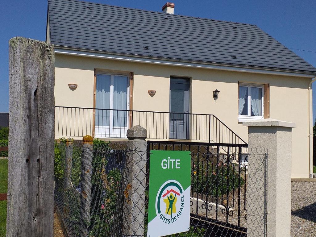 a house with a gift sign on a fence at Évasion en Berry: Maison proche Voie Verte, Château et Nature - idéal familles et pêcheurs - FR-1-591-55 in Chabenet