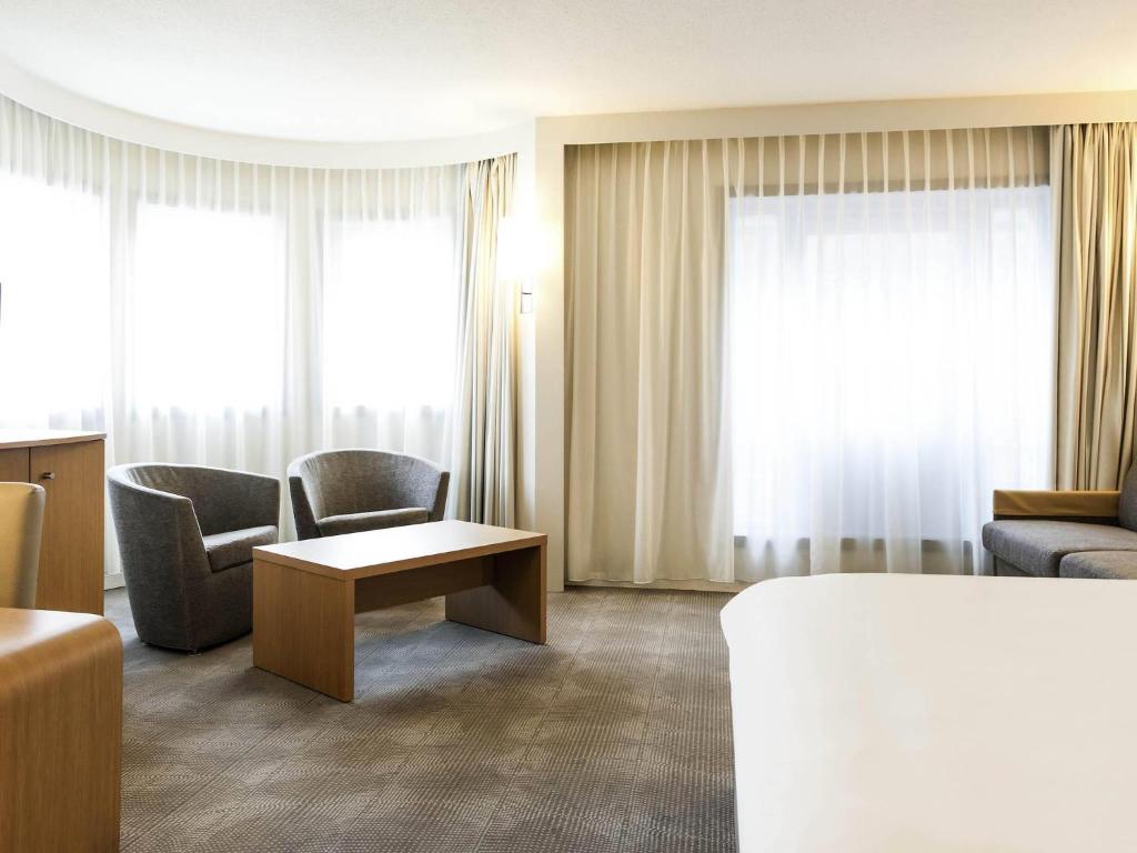 Novotel Gent Centrum - Resim 6