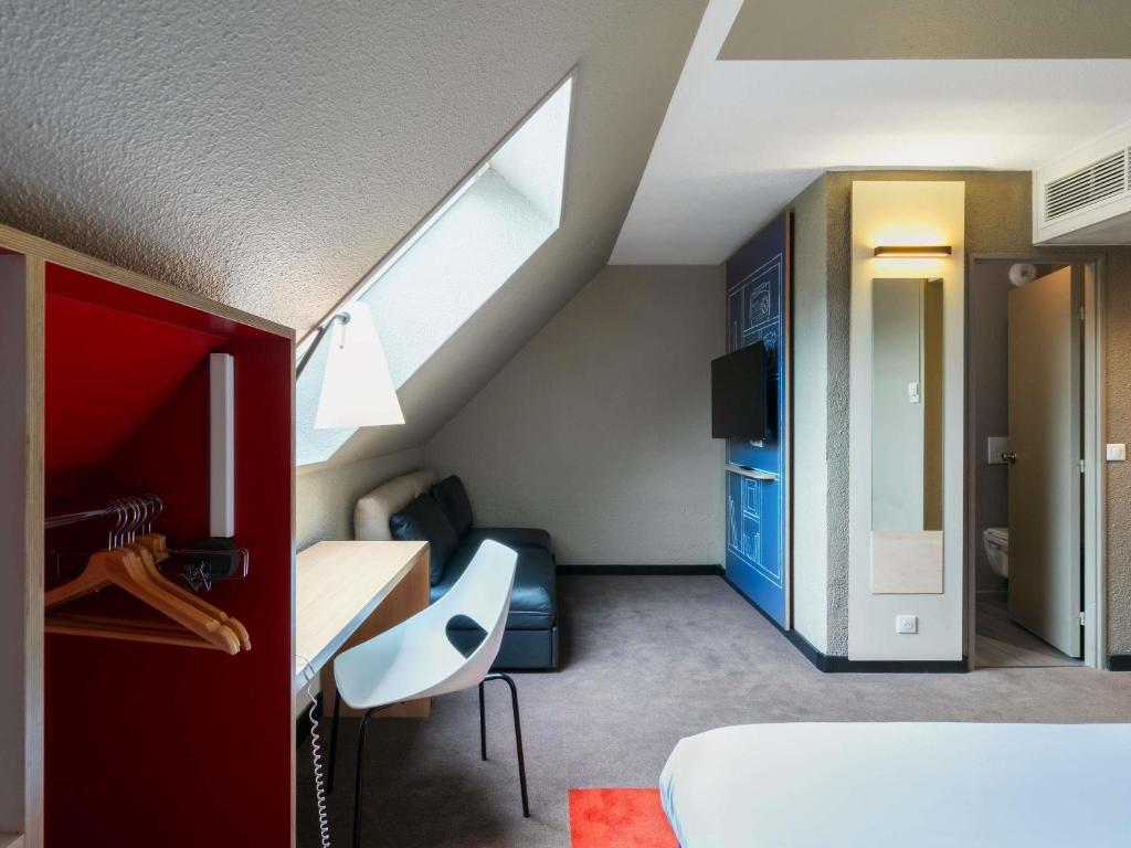 ibis Epernay Centre Ville - Family Room With Double Bed And Sofa