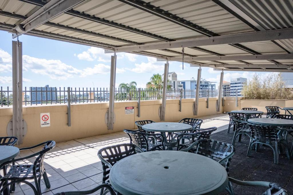 Shafston Service Apartment - Resim 18