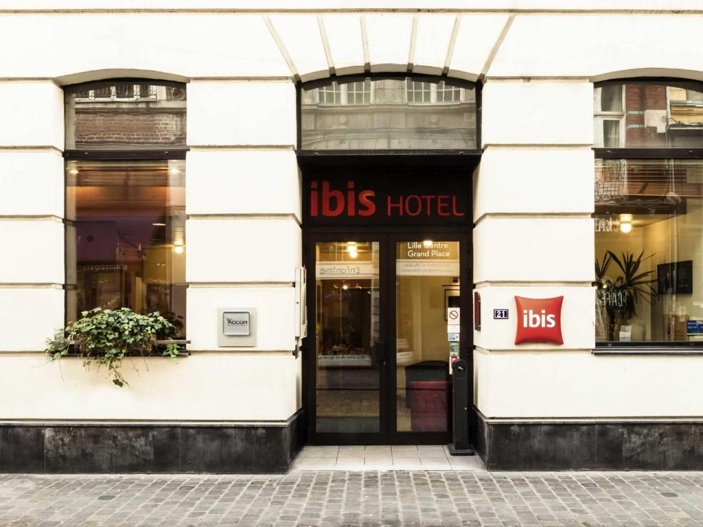 Η πρόσοψη ή η είσοδος του ibis Lille Centre Grand Place