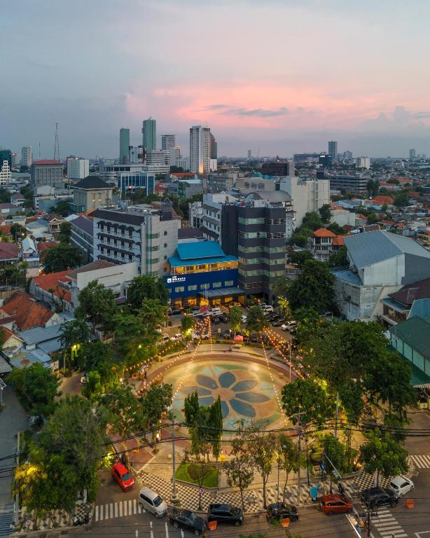 a cityscape of a city with a park and buildings at Hotel Bisanta Bidakara Tunjungan in Surabaya