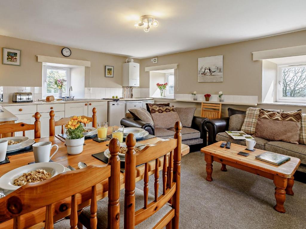 Χώρος καθιστικού στο 3 Bed in Cosheston 90731