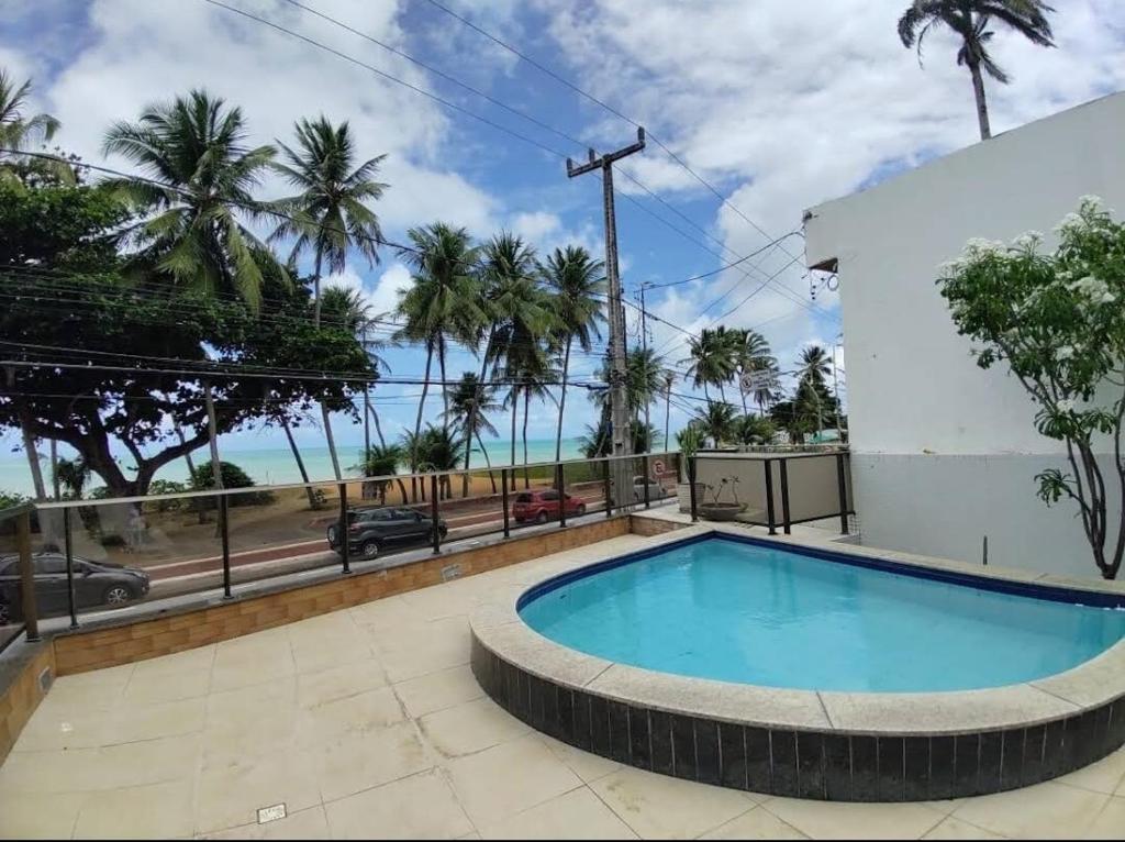 Swimmingpoolen hos eller tæt på Apartamento mobiliado a beira mar!