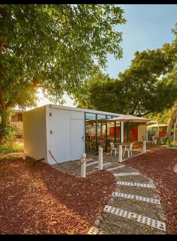 a small house with a table and some trees at Apple House cerca de la playa in Barra de Navidad
