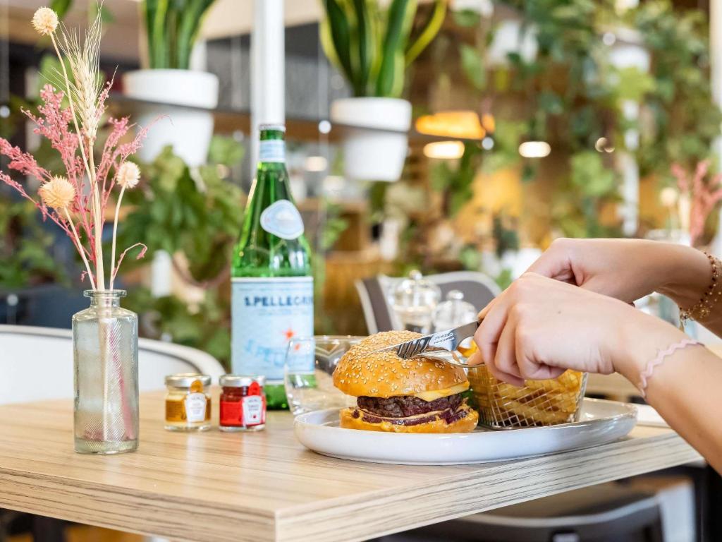 ibis Bordeaux Centre Meriadeck - Resim 41