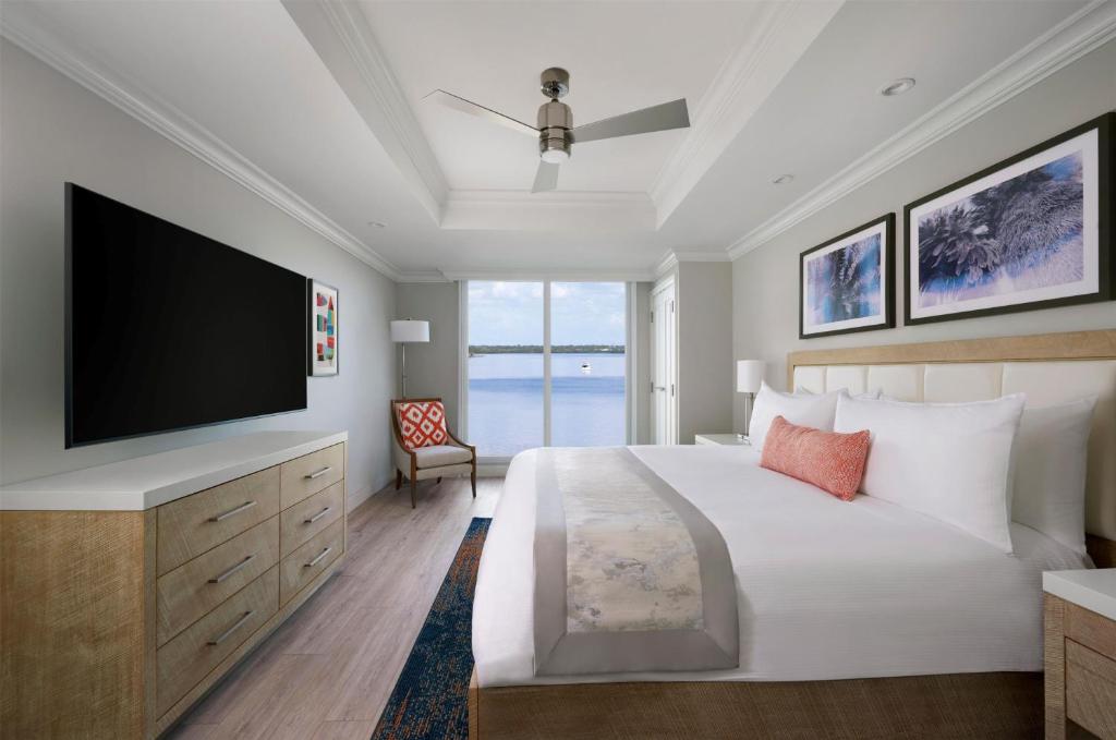 Sunseeker Resort Florida Gulf Coast, Curio Collection Hilton - One-Bedroom King Villa With Harbor View