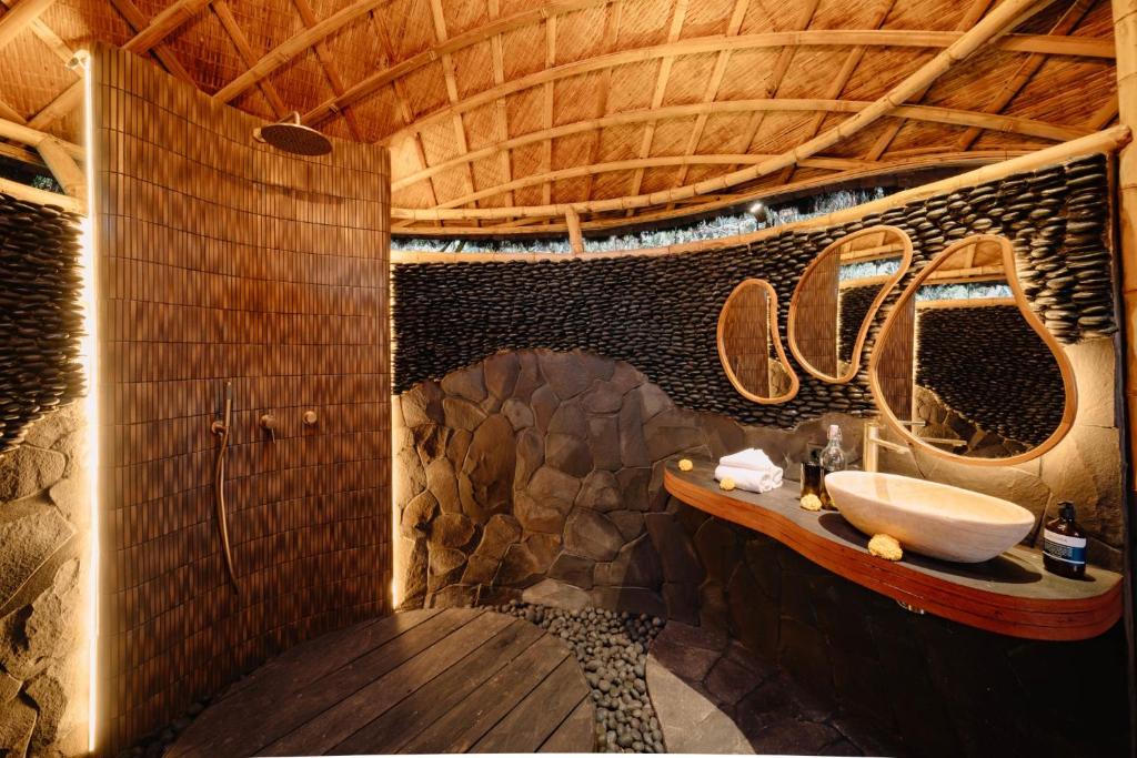 Koupelna v ubytování Hideout Eco Bamboo House Bali
