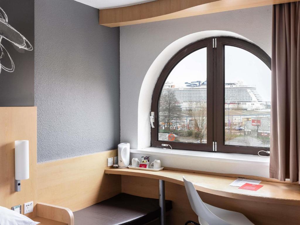 ibis Southampton - Resim 10