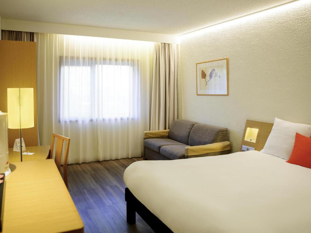 
Standard Queen Room with Sofa Bed
