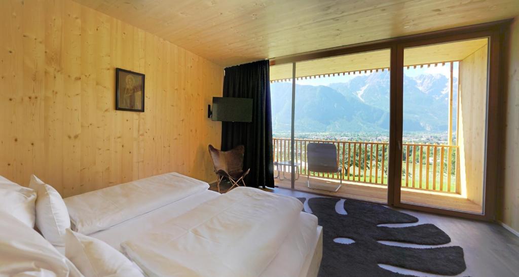 Nespecifikovaný výhled na hory nebo výhled na hory při pohledu z hotelu