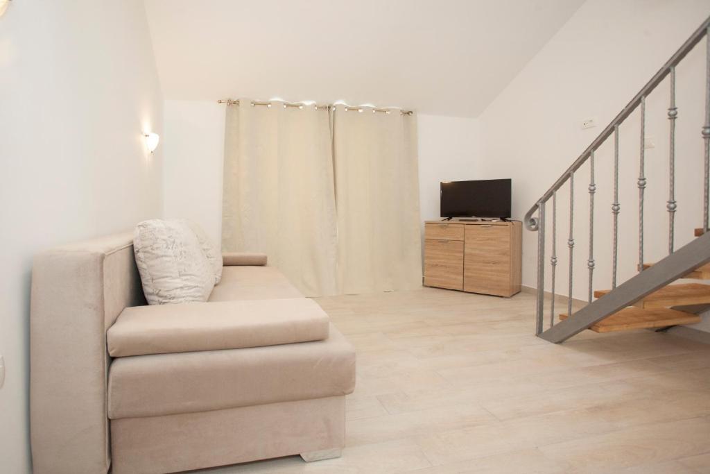 Televízia a/alebo spoločenská miestnosť v ubytovaní Mar e Sol Apartments