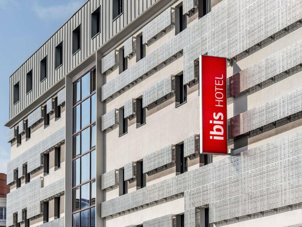 a red sign on the side of a building at ibis Le Havre Centre in Le Havre