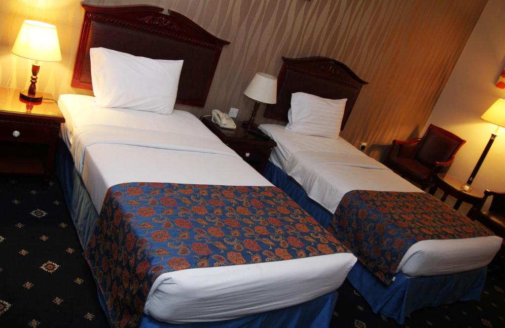 Postel nebo postele na pokoji v ubytování Mount Royal Hotel