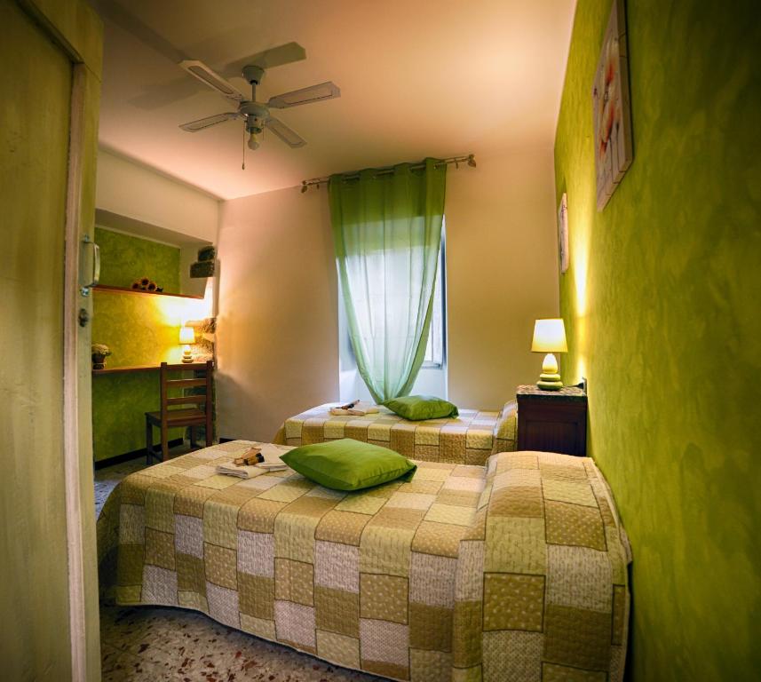 Fattoria la Cona - Twin Room With Private Bathroom